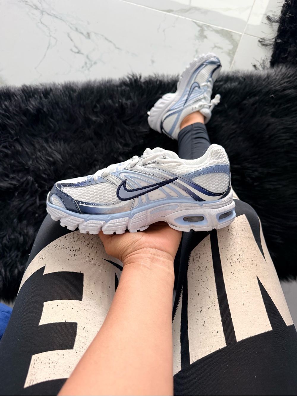 Nike Air Max Moto 2K - Picture 2 of 7